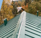 В Старом Городке завершили капремонт крыши дома на Заводской